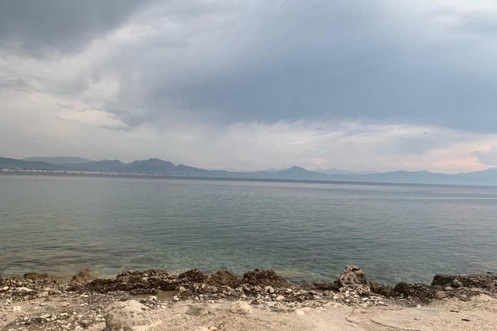 Beachfront Garden Apartment- Atlas Complex Loutraki  Ngoại thất bức ảnh